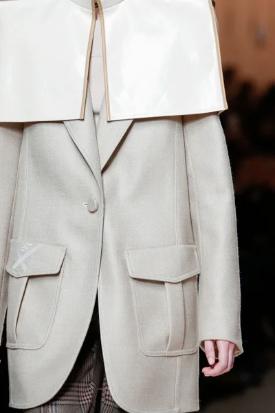 Look 12